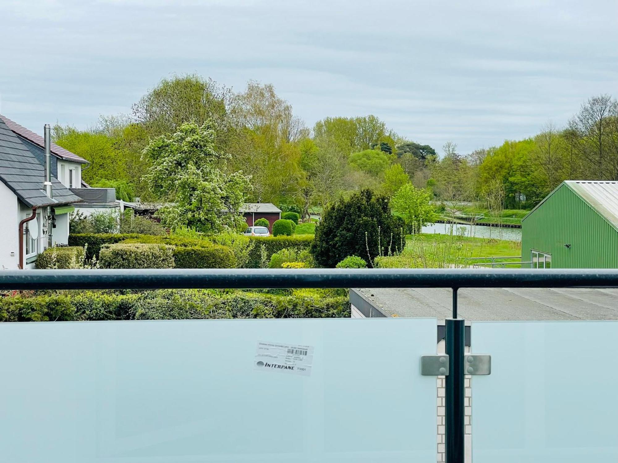 Lightplace - Moderne In - Balkon - Netflix - Am Kanal