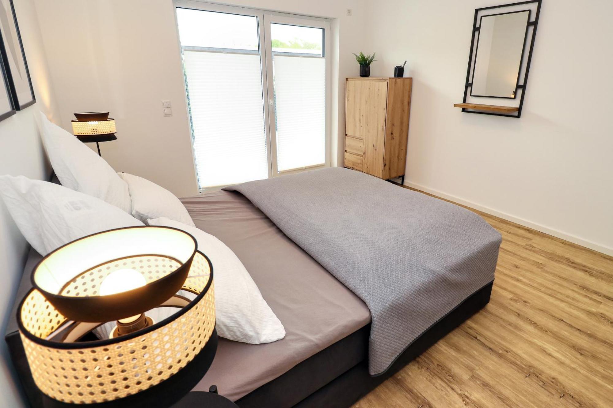 Lightplace - Moderne In - Balkon - Netflix - Am Kanal